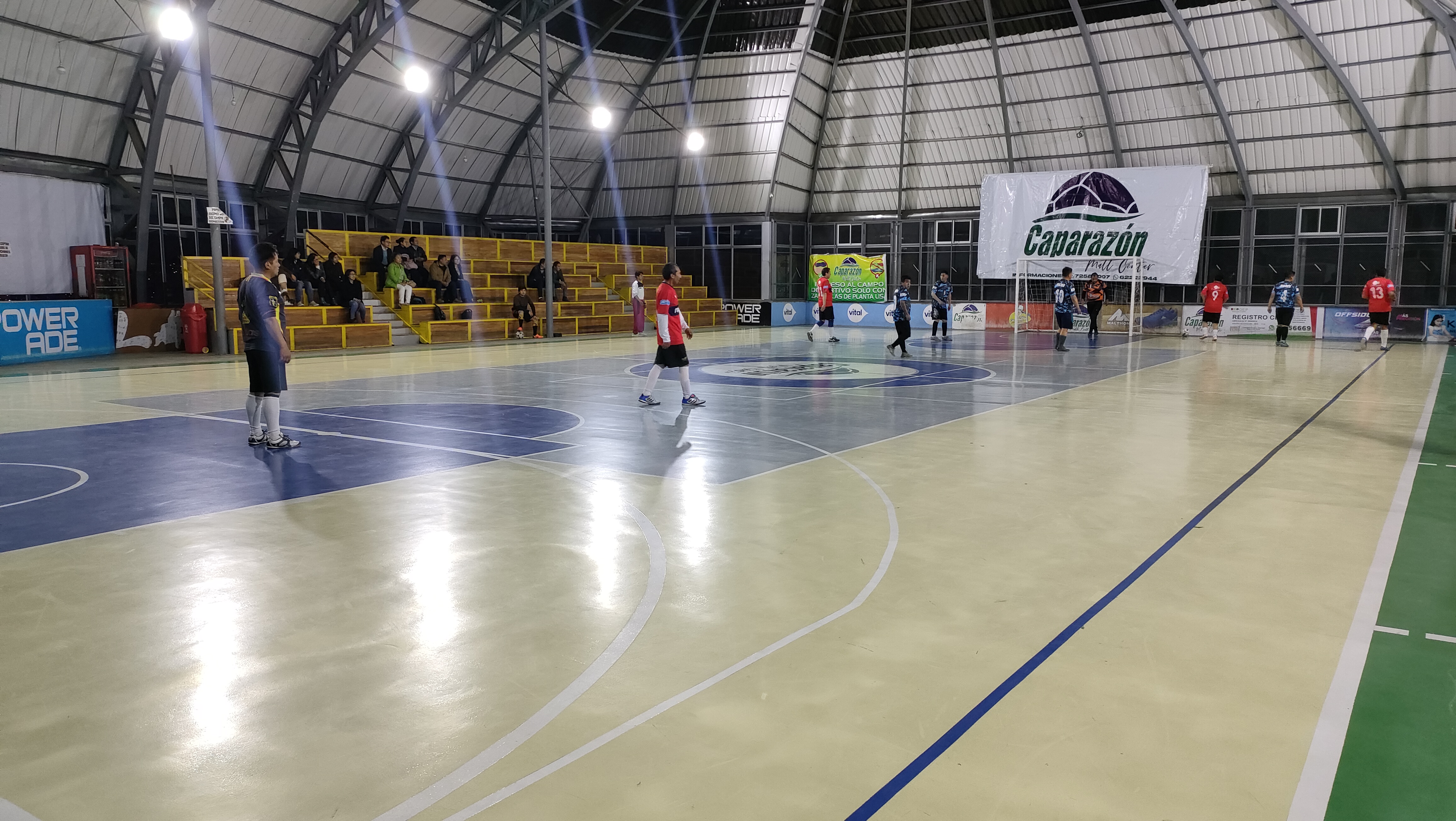 Partido en la noche